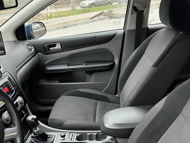 Синий Форд Фокус, объемом двигателя 2 л и пробегом 300 тыс. км за 2700 $, фото 6 на Automoto.ua