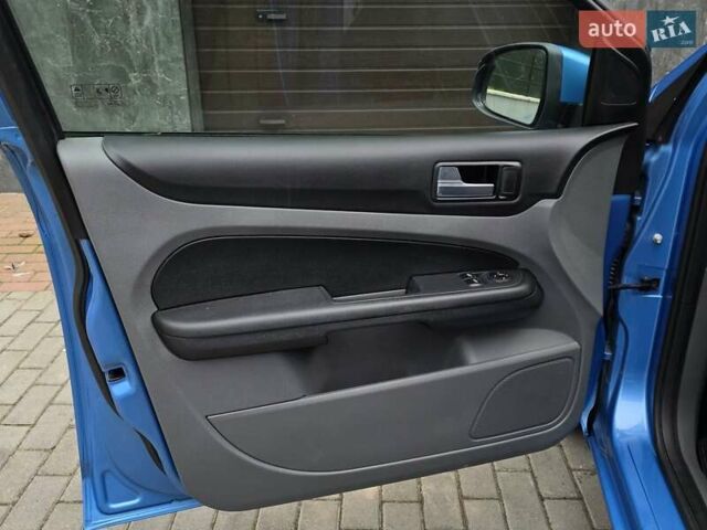 Синий Форд Фокус, объемом двигателя 1.6 л и пробегом 169 тыс. км за 5350 $, фото 18 на Automoto.ua