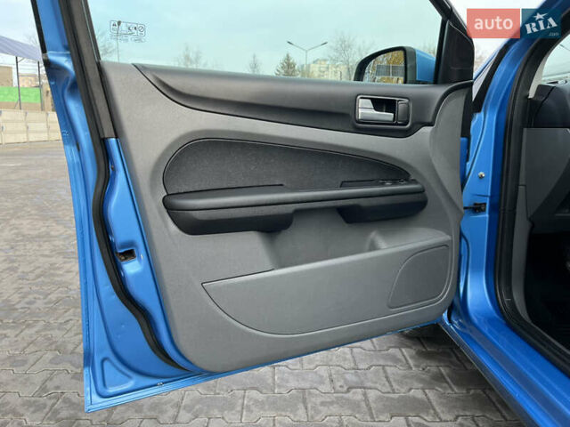 Синий Форд Фокус, объемом двигателя 1.6 л и пробегом 199 тыс. км за 6399 $, фото 22 на Automoto.ua
