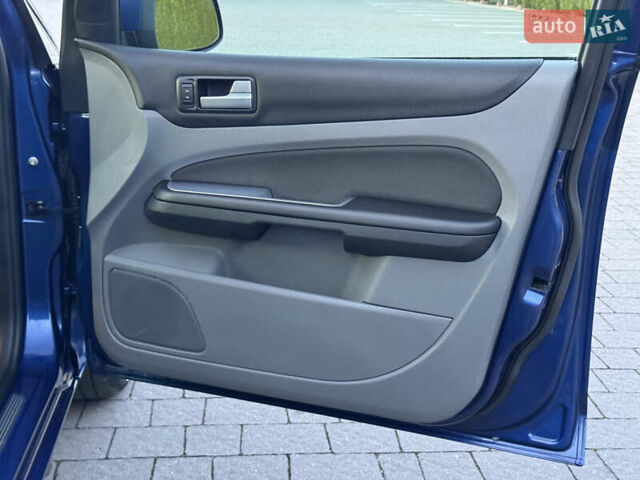 Синій Форд Фокус, об'ємом двигуна 1.6 л та пробігом 197 тис. км за 5999 $, фото 73 на Automoto.ua