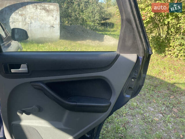 Синий Форд Фокус, объемом двигателя 2 л и пробегом 213 тыс. км за 5000 $, фото 17 на Automoto.ua