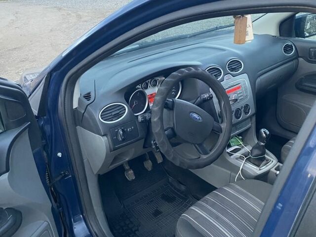 Синий Форд Фокус, объемом двигателя 1.6 л и пробегом 247 тыс. км за 4650 $, фото 4 на Automoto.ua