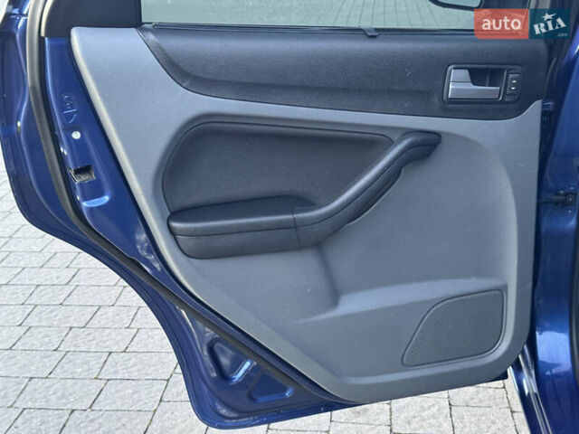 Синій Форд Фокус, об'ємом двигуна 1.6 л та пробігом 197 тис. км за 5999 $, фото 59 на Automoto.ua