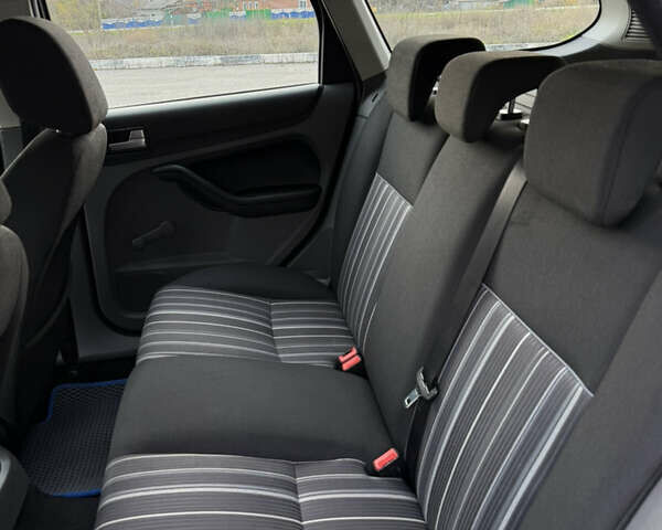 Синий Форд Фокус, объемом двигателя 1.6 л и пробегом 231 тыс. км за 4600 $, фото 11 на Automoto.ua