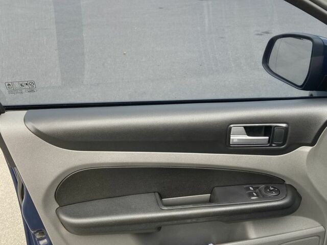 Синий Форд Фокус, объемом двигателя 1.6 л и пробегом 214 тыс. км за 4199 $, фото 8 на Automoto.ua