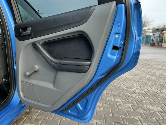 Синий Форд Фокус, объемом двигателя 1.6 л и пробегом 199 тыс. км за 6399 $, фото 15 на Automoto.ua