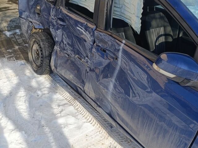 Синій Форд Фокус, об'ємом двигуна 1.6 л та пробігом 131 тис. км за 2200 $, фото 4 на Automoto.ua