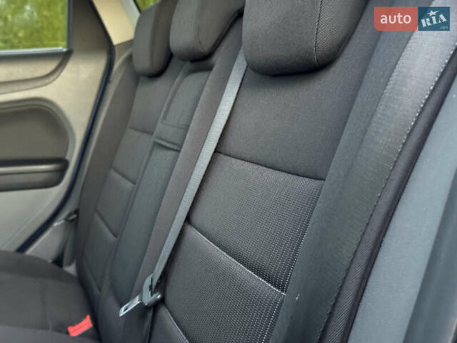 Синій Форд Фокус, об'ємом двигуна 1.6 л та пробігом 197 тис. км за 5999 $, фото 63 на Automoto.ua