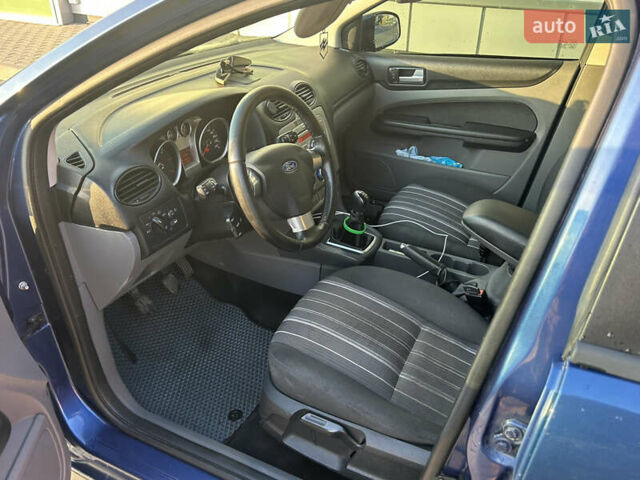 Синій Форд Фокус, об'ємом двигуна 1.6 л та пробігом 286 тис. км за 5600 $, фото 9 на Automoto.ua