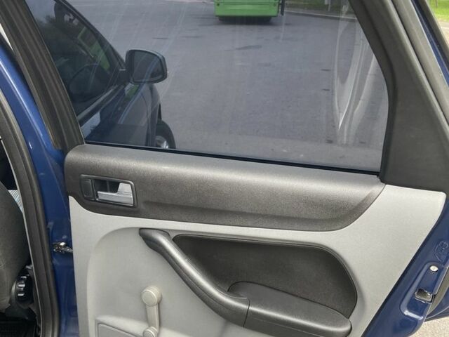 Синий Форд Фокус, объемом двигателя 1.6 л и пробегом 214 тыс. км за 4199 $, фото 15 на Automoto.ua