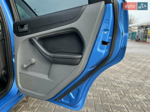 Синий Форд Фокус, объемом двигателя 1.6 л и пробегом 199 тыс. км за 6399 $, фото 31 на Automoto.ua
