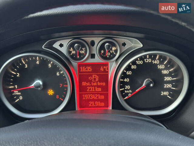 Синій Форд Фокус, об'ємом двигуна 1.6 л та пробігом 197 тис. км за 5999 $, фото 40 на Automoto.ua
