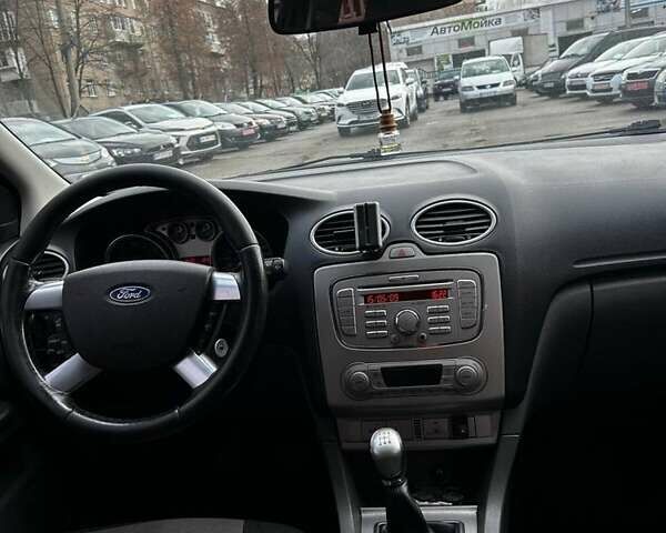 Синий Форд Фокус, объемом двигателя 1.6 л и пробегом 217 тыс. км за 5500 $, фото 4 на Automoto.ua