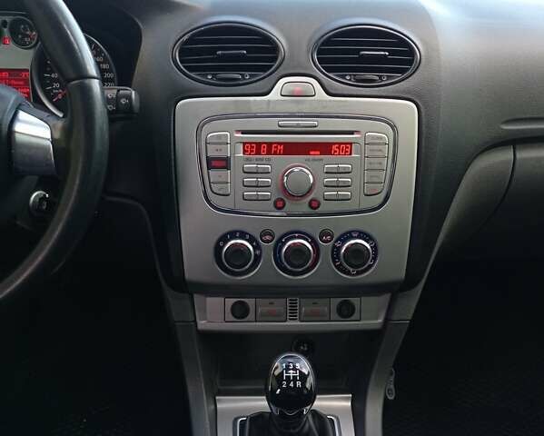 Синий Форд Фокус, объемом двигателя 1.6 л и пробегом 280 тыс. км за 4799 $, фото 10 на Automoto.ua