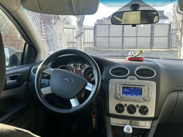 Синий Форд Фокус, объемом двигателя 1.6 л и пробегом 260 тыс. км за 5461 $, фото 4 на Automoto.ua