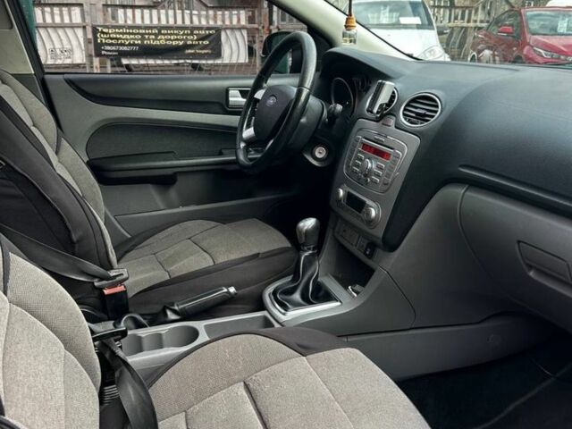 Синий Форд Фокус, объемом двигателя 1.6 л и пробегом 217 тыс. км за 5500 $, фото 7 на Automoto.ua