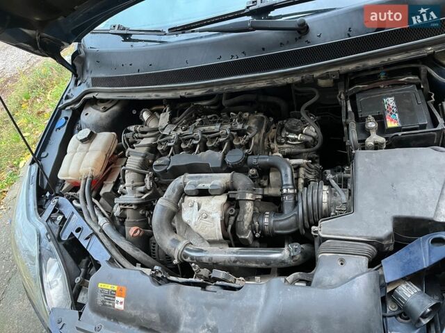 Синій Форд Фокус, об'ємом двигуна 1.6 л та пробігом 268 тис. км за 5600 $, фото 8 на Automoto.ua