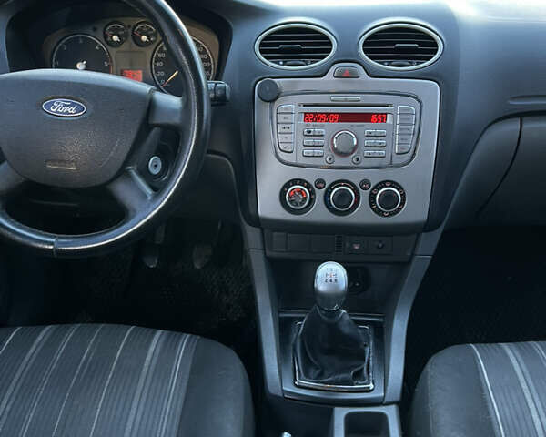 Синій Форд Фокус, об'ємом двигуна 1.56 л та пробігом 288 тис. км за 4350 $, фото 28 на Automoto.ua