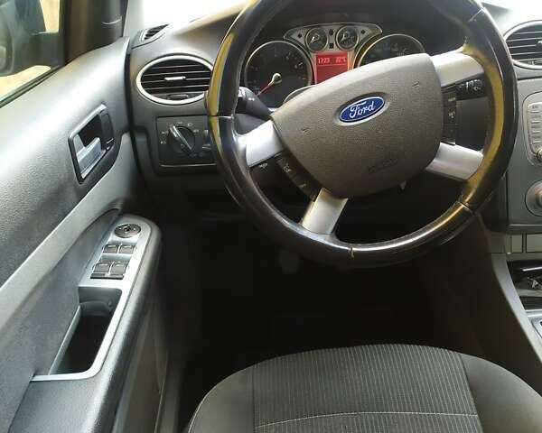 Синий Форд Фокус, объемом двигателя 1.8 л и пробегом 190 тыс. км за 5400 $, фото 8 на Automoto.ua