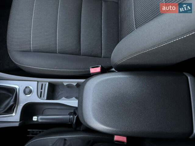 Синій Форд Фокус, об'ємом двигуна 1.6 л та пробігом 197 тис. км за 5999 $, фото 51 на Automoto.ua