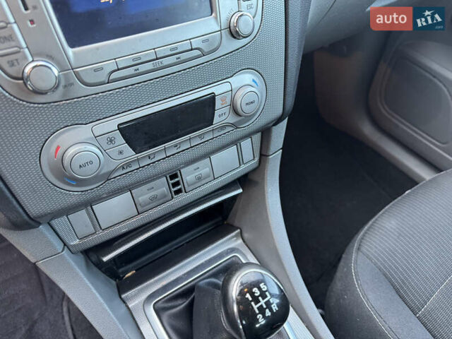 Синий Форд Фокус, объемом двигателя 1.8 л и пробегом 236 тыс. км за 5300 $, фото 11 на Automoto.ua