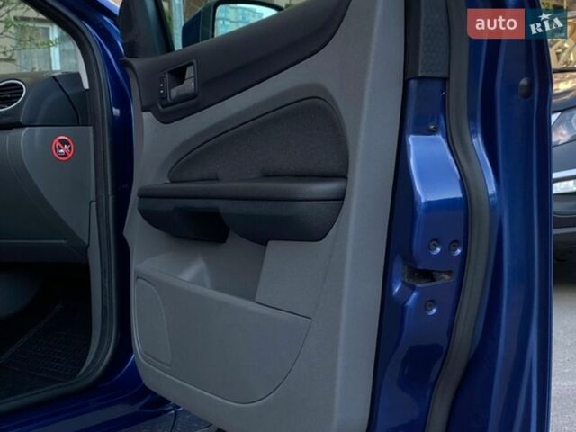 Синій Форд Фокус, об'ємом двигуна 1.6 л та пробігом 201 тис. км за 5950 $, фото 39 на Automoto.ua