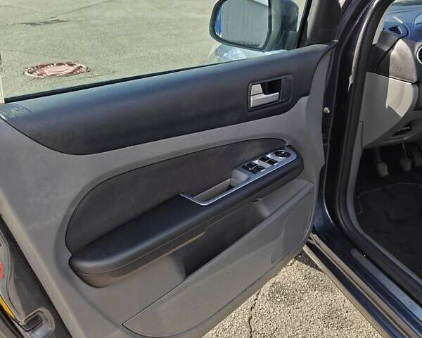 Синий Форд Фокус, объемом двигателя 1.6 л и пробегом 256 тыс. км за 6800 $, фото 41 на Automoto.ua