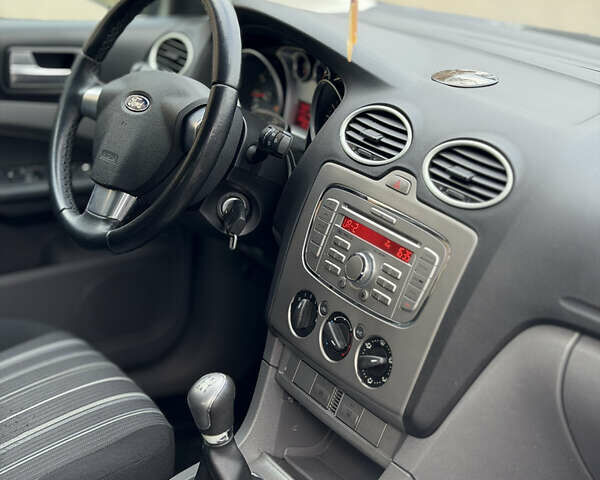 Синий Форд Фокус, объемом двигателя 1.6 л и пробегом 211 тыс. км за 4650 $, фото 17 на Automoto.ua