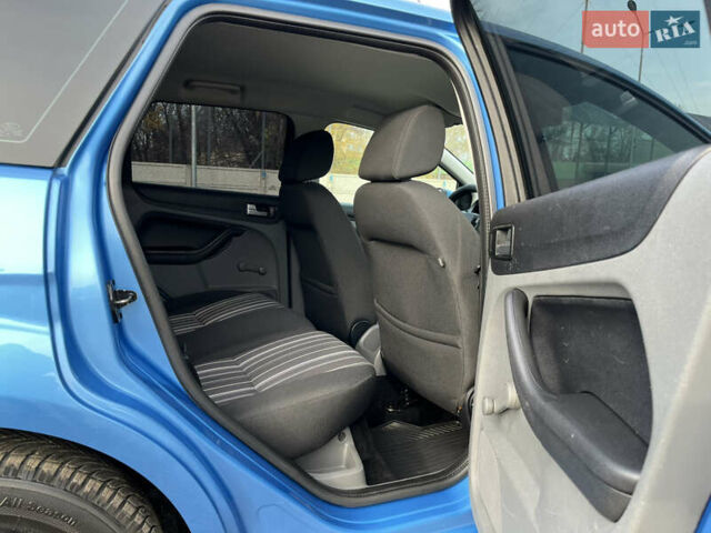 Синий Форд Фокус, объемом двигателя 1.6 л и пробегом 199 тыс. км за 6399 $, фото 32 на Automoto.ua