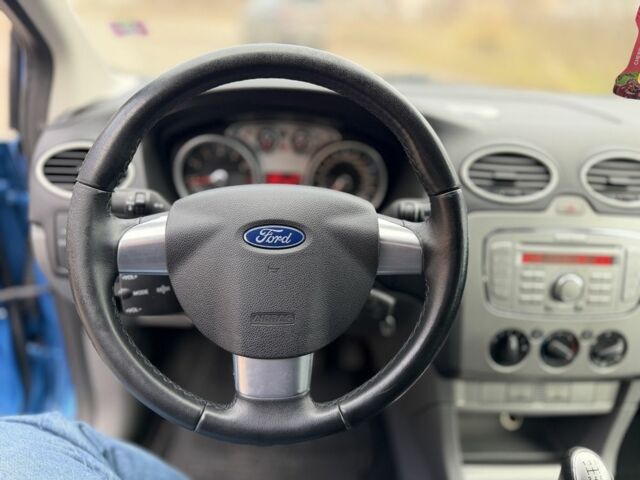 Синий Форд Фокус, объемом двигателя 1.6 л и пробегом 211 тыс. км за 4650 $, фото 11 на Automoto.ua