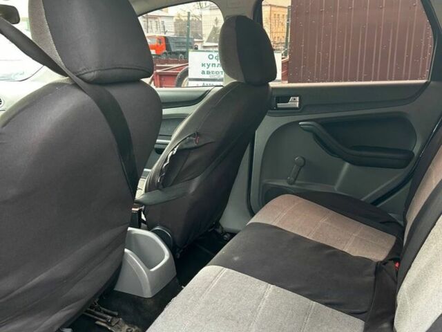 Синий Форд Фокус, объемом двигателя 1.6 л и пробегом 217 тыс. км за 5500 $, фото 6 на Automoto.ua