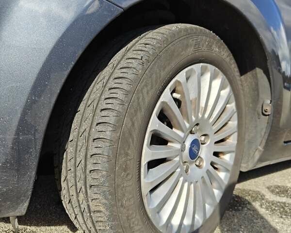 Синий Форд Фокус, объемом двигателя 1.6 л и пробегом 256 тыс. км за 6800 $, фото 4 на Automoto.ua