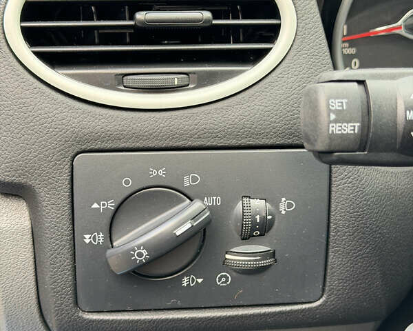 Синий Форд Фокус, объемом двигателя 1.6 л и пробегом 211 тыс. км за 4650 $, фото 22 на Automoto.ua