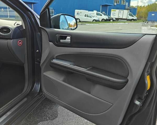 Синий Форд Фокус, объемом двигателя 1.6 л и пробегом 256 тыс. км за 6800 $, фото 36 на Automoto.ua