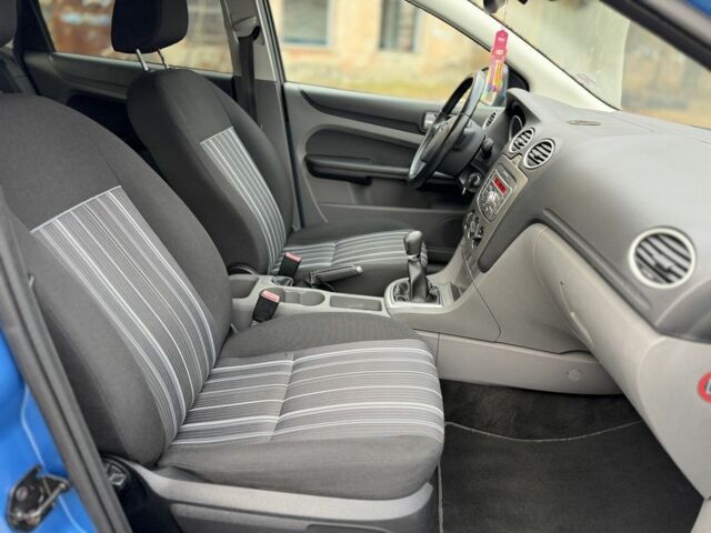 Синий Форд Фокус, объемом двигателя 1.6 л и пробегом 211 тыс. км за 4650 $, фото 15 на Automoto.ua