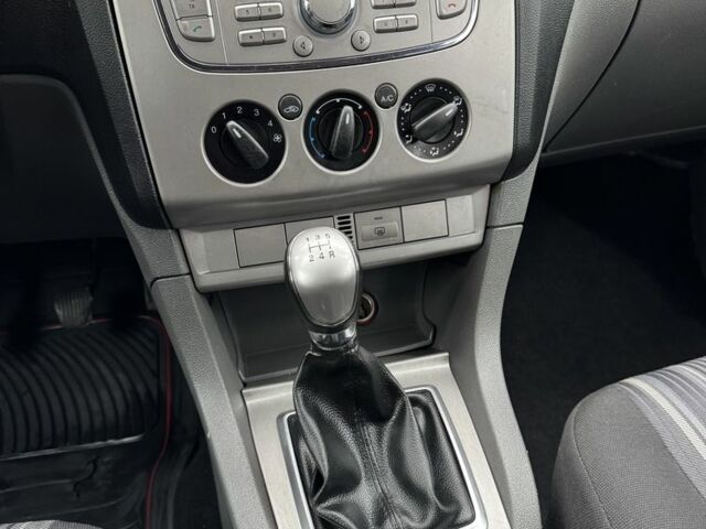 Синий Форд Фокус, объемом двигателя 1.6 л и пробегом 210 тыс. км за 6550 $, фото 14 на Automoto.ua