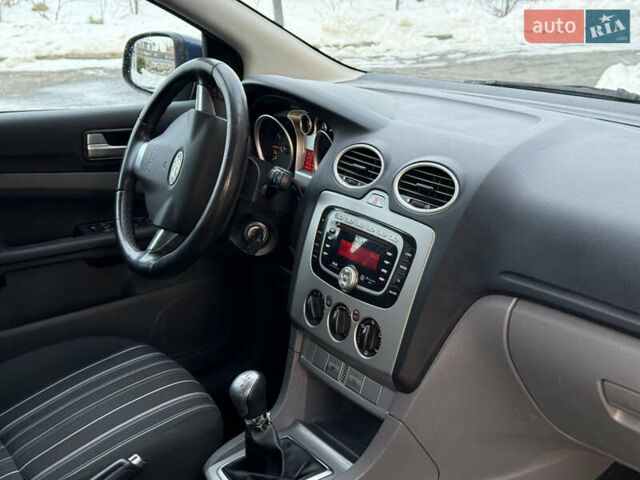 Синій Форд Фокус, об'ємом двигуна 1.6 л та пробігом 218 тис. км за 5300 $, фото 31 на Automoto.ua