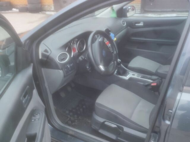 Синий Форд Фокус, объемом двигателя 1.9 л и пробегом 335 тыс. км за 2800 $, фото 6 на Automoto.ua