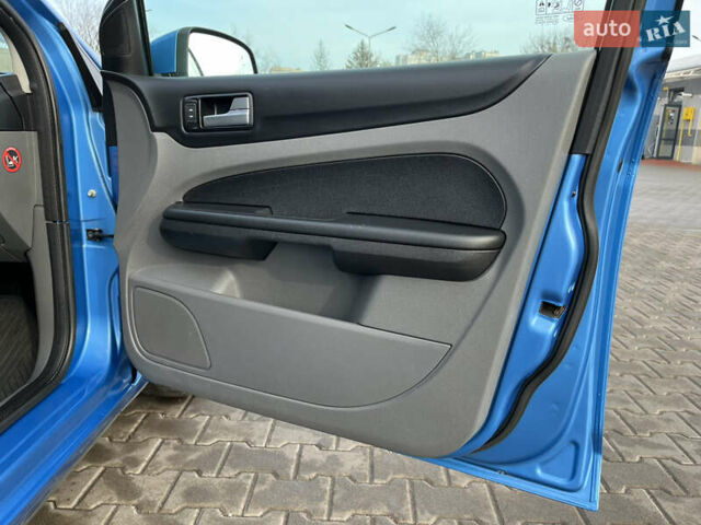 Синий Форд Фокус, объемом двигателя 1.6 л и пробегом 199 тыс. км за 6399 $, фото 28 на Automoto.ua