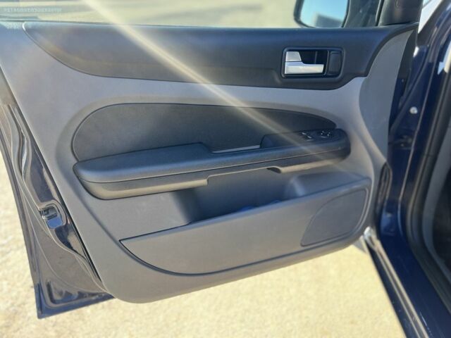 Синий Форд Фокус, объемом двигателя 1.6 л и пробегом 283 тыс. км за 4400 $, фото 10 на Automoto.ua