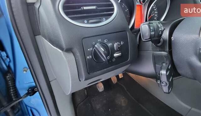 Синий Форд Фокус, объемом двигателя 1.8 л и пробегом 237 тыс. км за 5550 $, фото 11 на Automoto.ua