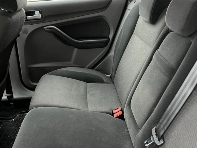 Синий Форд Фокус, объемом двигателя 2 л и пробегом 300 тыс. км за 2700 $, фото 4 на Automoto.ua