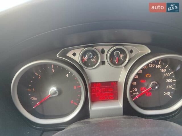 Синій Форд Фокус, об'ємом двигуна 1.6 л та пробігом 272 тис. км за 5500 $, фото 1 на Automoto.ua