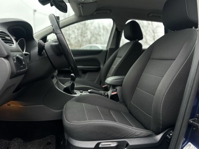 Синий Форд Фокус, объемом двигателя 1.6 л и пробегом 264 тыс. км за 6000 $, фото 6 на Automoto.ua