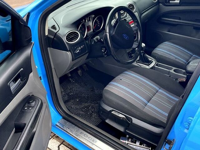 Синий Форд Фокус, объемом двигателя 1.6 л и пробегом 111 тыс. км за 5500 $, фото 3 на Automoto.ua