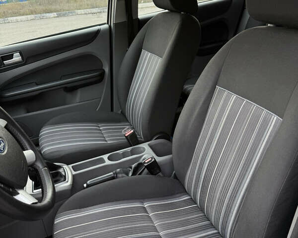 Синий Форд Фокус, объемом двигателя 1.6 л и пробегом 231 тыс. км за 4600 $, фото 9 на Automoto.ua