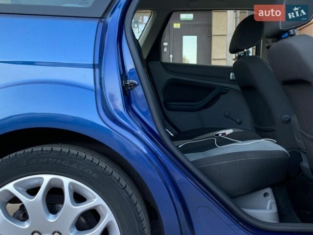Синій Форд Фокус, об'ємом двигуна 1.6 л та пробігом 201 тис. км за 5950 $, фото 41 на Automoto.ua