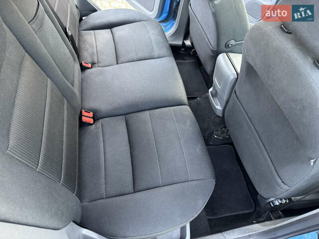 Синий Форд Фокус, объемом двигателя 1.8 л и пробегом 236 тыс. км за 5300 $, фото 8 на Automoto.ua