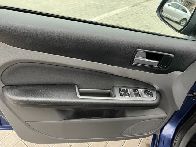 Синий Форд Фокус, объемом двигателя 2 л и пробегом 300 тыс. км за 2700 $, фото 7 на Automoto.ua