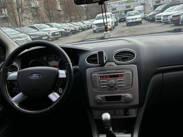 Синий Форд Фокус, объемом двигателя 1.6 л и пробегом 217 тыс. км за 5500 $, фото 5 на Automoto.ua